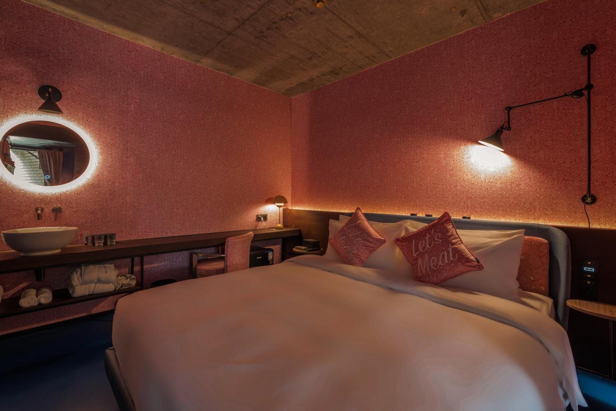 Neobridge Hotel 4*
